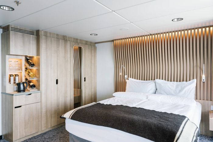 Arctic Superior | Wheelchair-accessible outside cabin with balcony